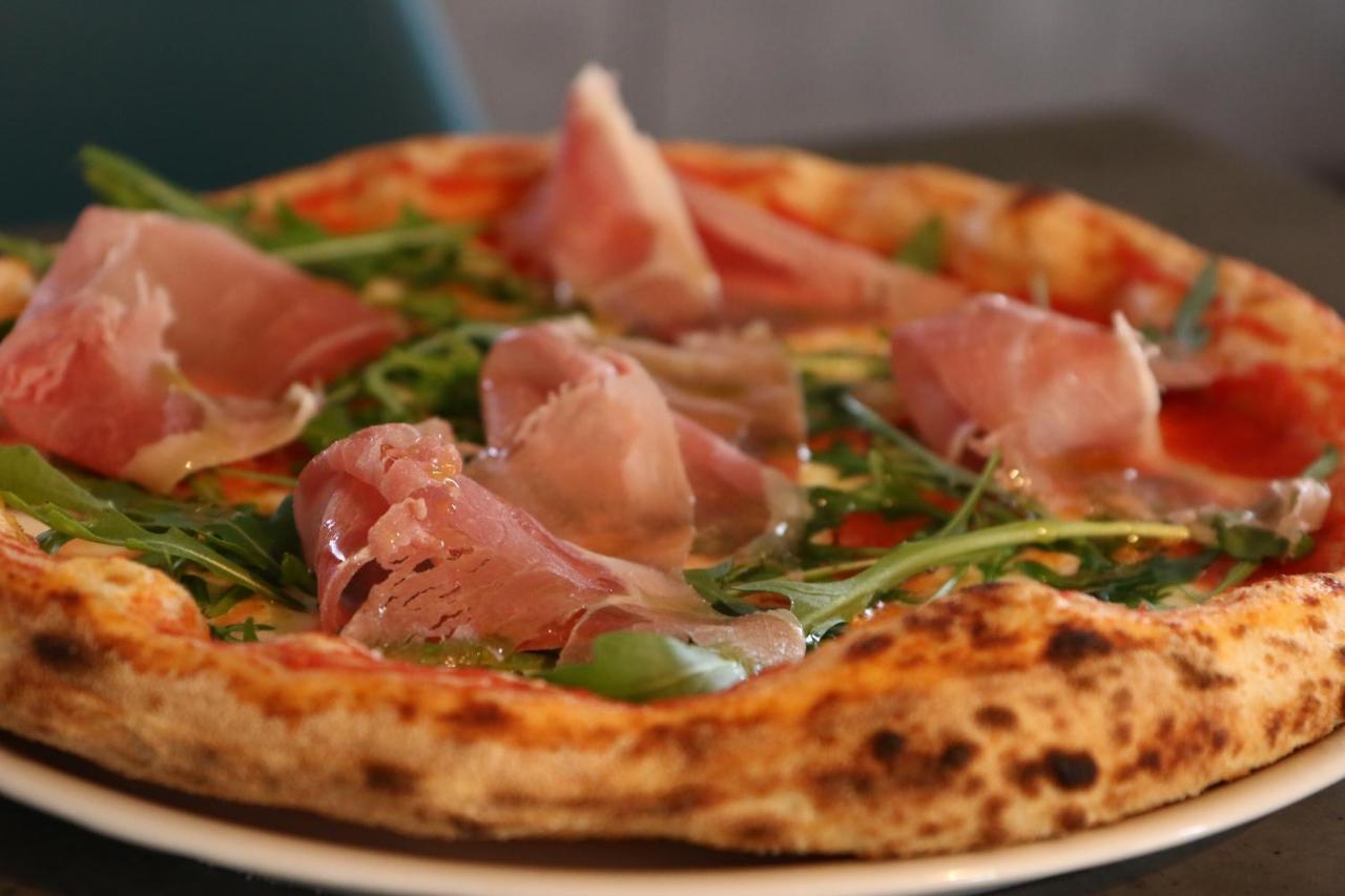Jonathan Bed&Pizza Komarom Exterior photo